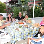 Отель Karaca 3*
