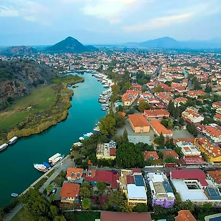 Hotel Karaca 3*