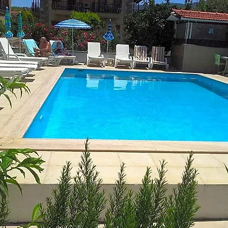Ξενοδοχείο Karaca 3*