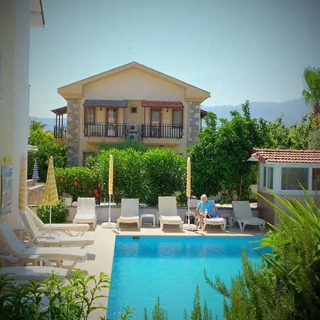 Karaca Hotel 3*